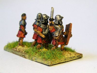 Early Imperial Roman Legionaries in segmented armour
EIR Legionaries from [url=http://www.rebelminis.com/]Rebel Miniatures[/url]
Keywords: EIR