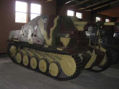 Sd Kfz 124
Wespe, SP 10.5cm gun, on PzII chassis

