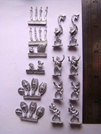 Xyston Gaesati Musicians and standard bearers
These new Gaesati follow Xystons recent tradition of being excellent figures but a touch on the large size. They measure 15mm from foot to nose, excluding the base. The limed upright hair increases their apparent height, and as some pictures show are noticably larger than Essex Celts. 
Keywords: celt