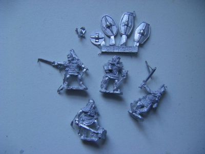 Gallic Nobles
Xystons Gallic Nobles pack - ANC 20180 - well, half of it anyway (the other 4 figures are duplicates of these). Separate shields, hands cast to be drilled for spearsmore well cast and nicely animated figures from Xyston. A touch large to mix with Essex etc, but by no means their worst size-wise. Shown here with minor flash as supplied
Keywords: Gallic