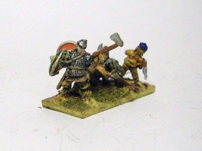 Viking Infantry
The tall chap is from Irregular Miniatures, the rest are Two Dragons
Keywords: viking scotsisles