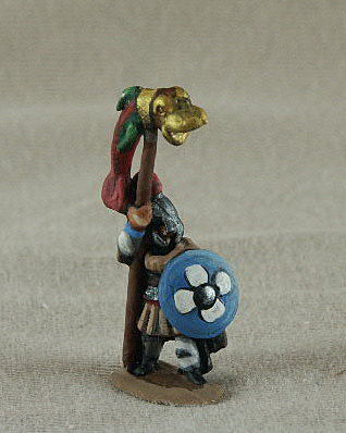 Romano-Byzantine Standard Bearer 
Romano-Byzantines from [url=http://shop.ancient-modern.co.uk]Donnongton[/url] and painted by their painting service. RBF02 Standard Bearer cuirass, pteruges, dragon standard, plumed spangenhelm, shield, cloak
 
Keywords: EBYZANTINE thematic