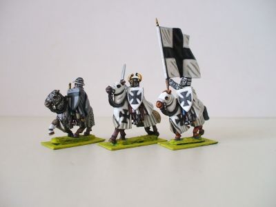Teutonic Knights Command
New Teutonics from Legio Heroica - pre 1250AD. Pics courtesy of [url=http://www.legio-heroica.com/Feudali.html]Legio Heroica[/url]  (Officer, flag bearer, trumpeter) - Flag pole not included - These figures are furnished with the short shield. On request this can be substitute with the longer one.
Keywords: teutonic
