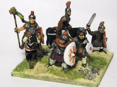 Late Roman Generals
Using Essex, Magister Militum, LKM & Donnington figures
Essex pointing mounted officer
Donnington - foot officer with white shield
MM - other foot 
MM - mounted draco standard (staff drilled out and replaced with wire)
Keywords: EIR LIR