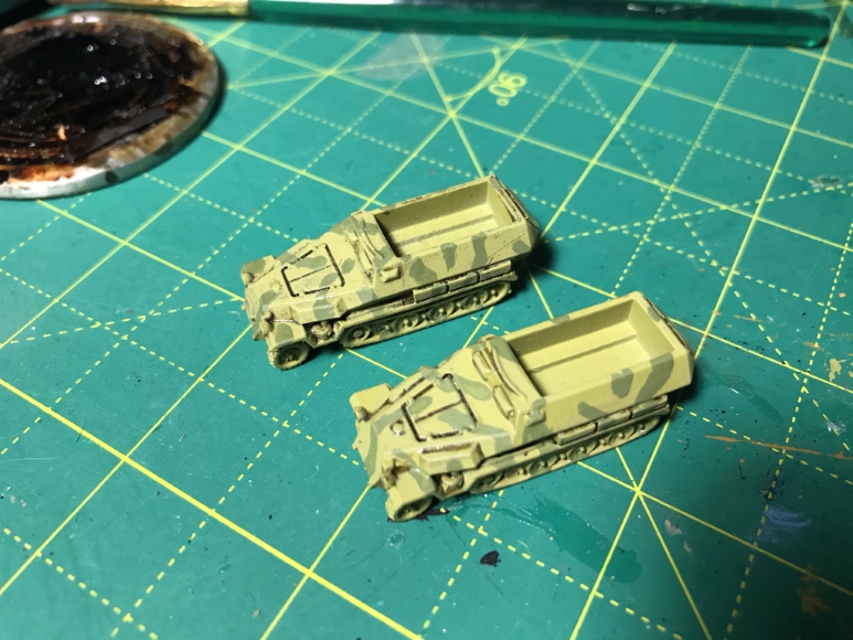 Painting WW2 German Cammo on Vehicles and Infantry for BKC, 10mm, Painted in 2021