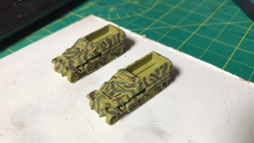 Painting WW2 German Cammo on Vehicles and Infantry for BKC, 10mm, Painted in 2021