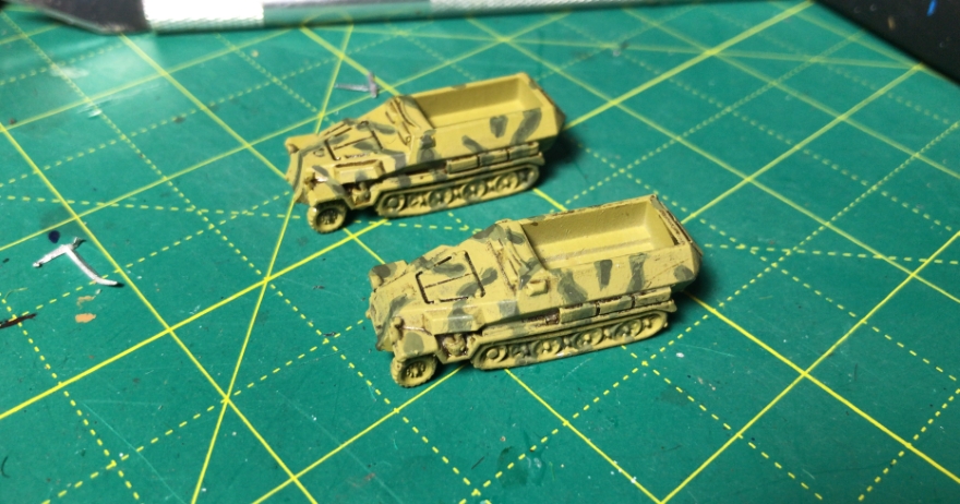 Painting WW2 German Cammo on Vehicles and Infantry for BKC, 10mm, Painted in 2021