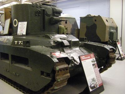 Matilda II CDL
Matilda II CDL / Matilda V CDL (Canal Defence Light)
The normal turret was replaced by a cylindrical one containing a searchlight (projected through a vertical slit) and a BESA machine gun.
