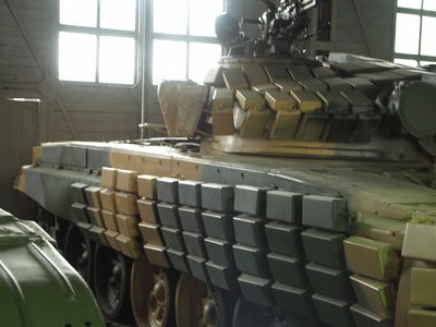 Reactive armour on T80
