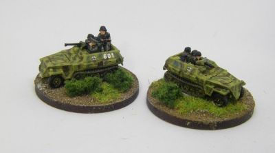 Red 3 Sdkfz 250 Recce
The crew come as drop-in blocks with the crew and gunner, gun and mantlet cast as a single piece on the 28mm, and as two pieces on the other one The crewman perched at the back is a separate Arrowhead tank rider
