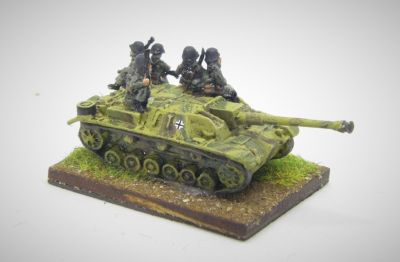 Pendraken StuG with long barrel, 
Arrowhead German tank riders added. StuG originally had short "infantry support" barrel but I lost it when stripping it down for a repaint!
