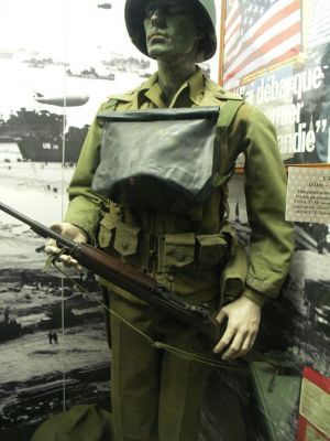 US WW2 infantry uniform. 
Taken at the surprisingly impressive [url=http://www.armedforcesmuseum.com/]Armed Forces Museum[/url] in Largo, near Tampa, Florida. Greener blouse and khaki type trousers
