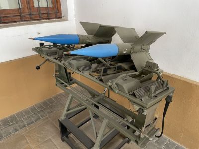 AT rockets wire guided
