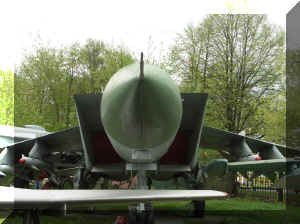 MiG25_Foxbat.JPG (160559 bytes)