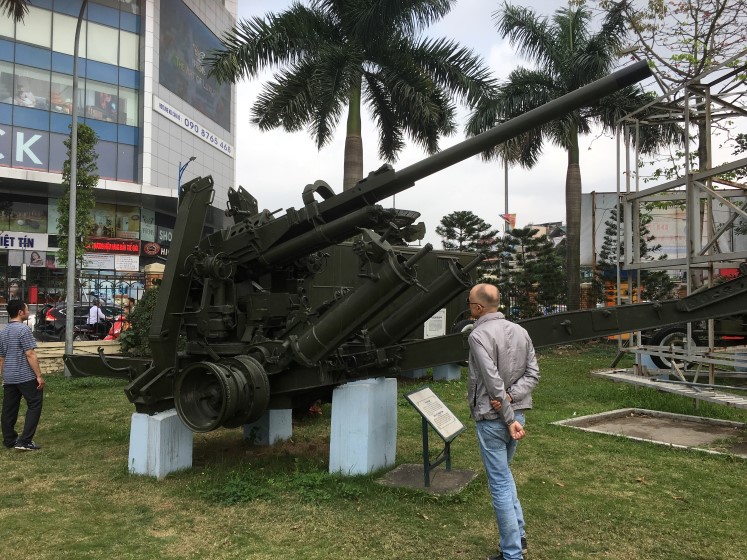 90mm AA gun at the Vietnam War Aircraft & Guns, Hanoi Museum, Historic Real Kit