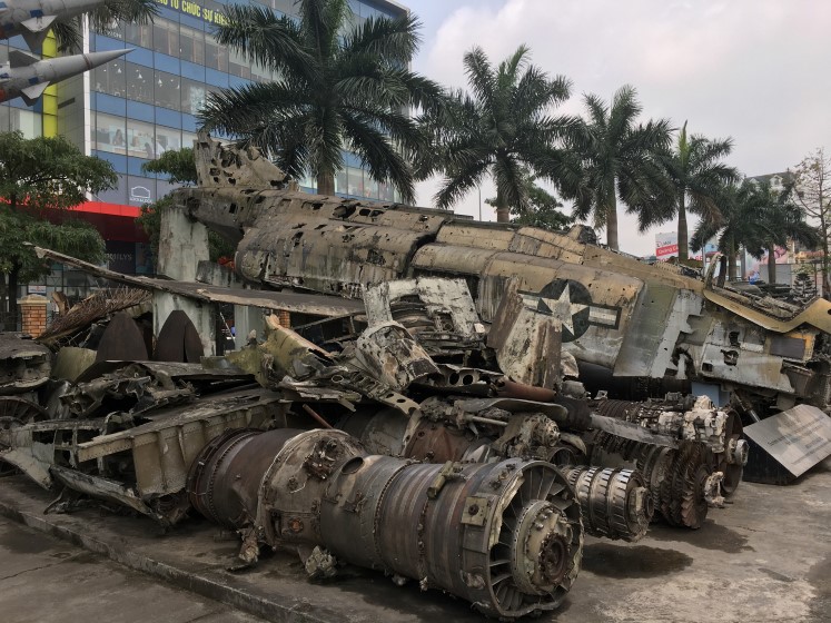 Downed F-4 Phantom US Navy Vietnam War Hanoi Museum, Historic Real Kit